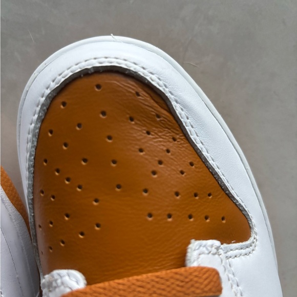 NIKE DUNK LOW QS DARK CURRY/WHITE - Picture 4 of 7